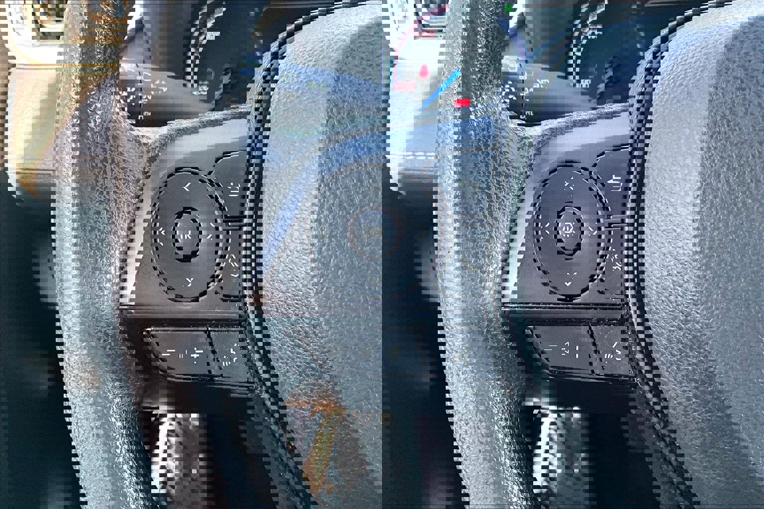 Used 2023 Toyota RAV4 LE image 17