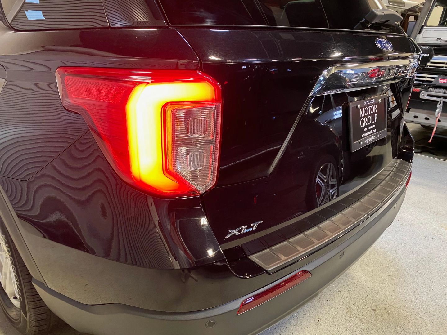 Used 2023 Ford Explorer XLT image 12