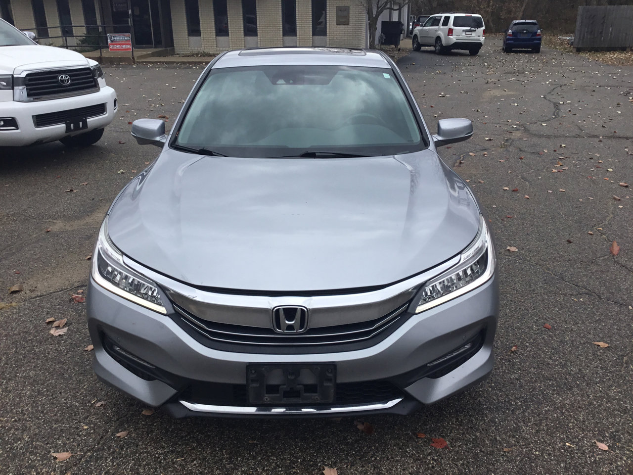 Used 2016 Honda Accord Touring image 2
