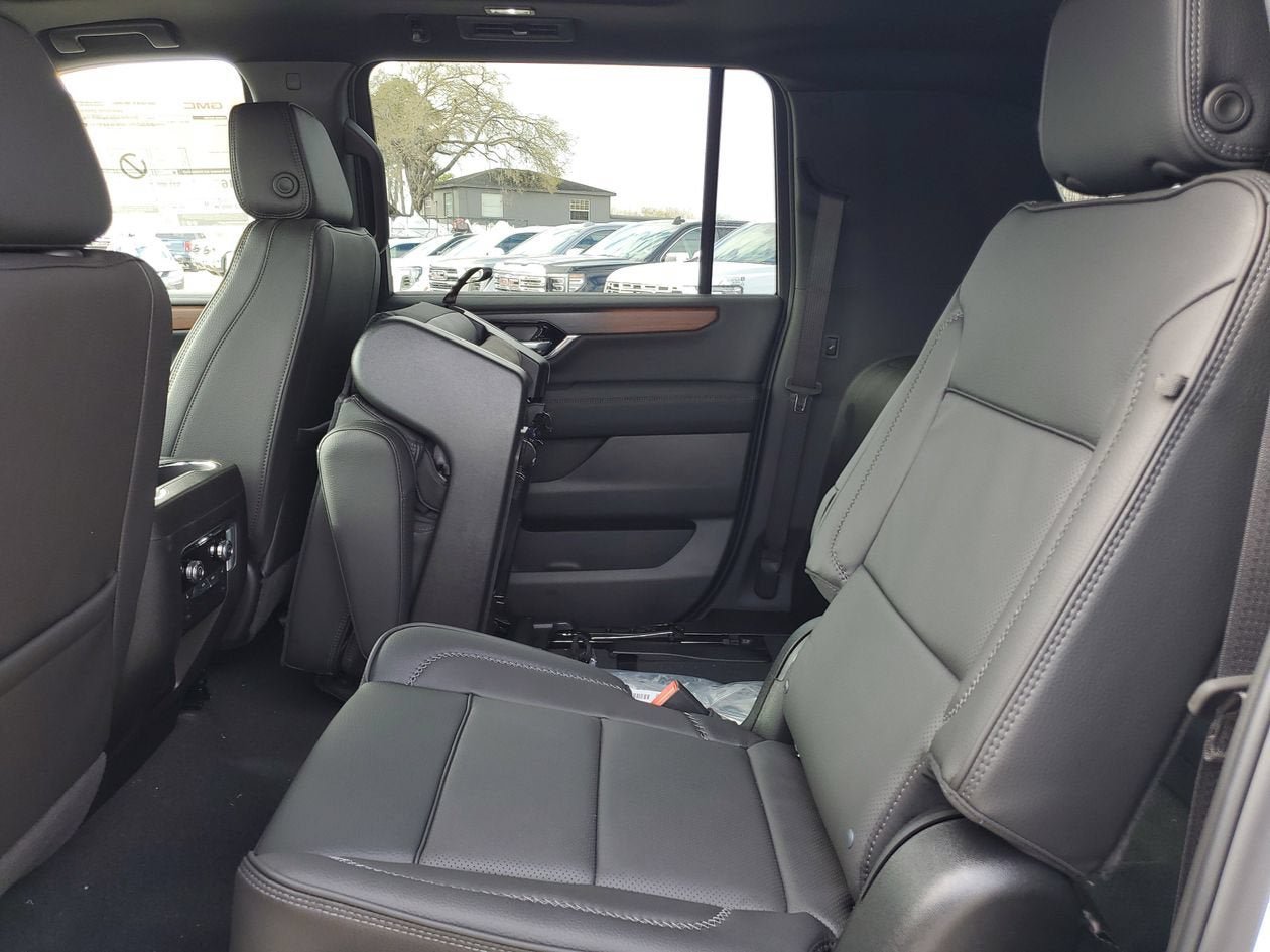 New 2026 GMC Yukon XL Denali w/ Sun & Power Step Package AWD/4WD image 11