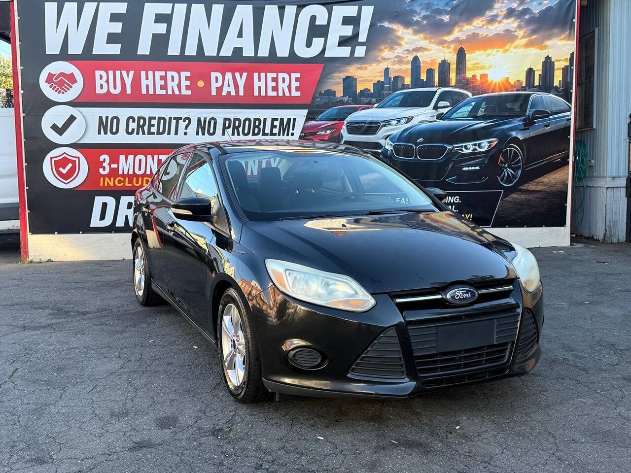 Used 2014 Ford Focus SE w/ SE Winter Package FWD image 1