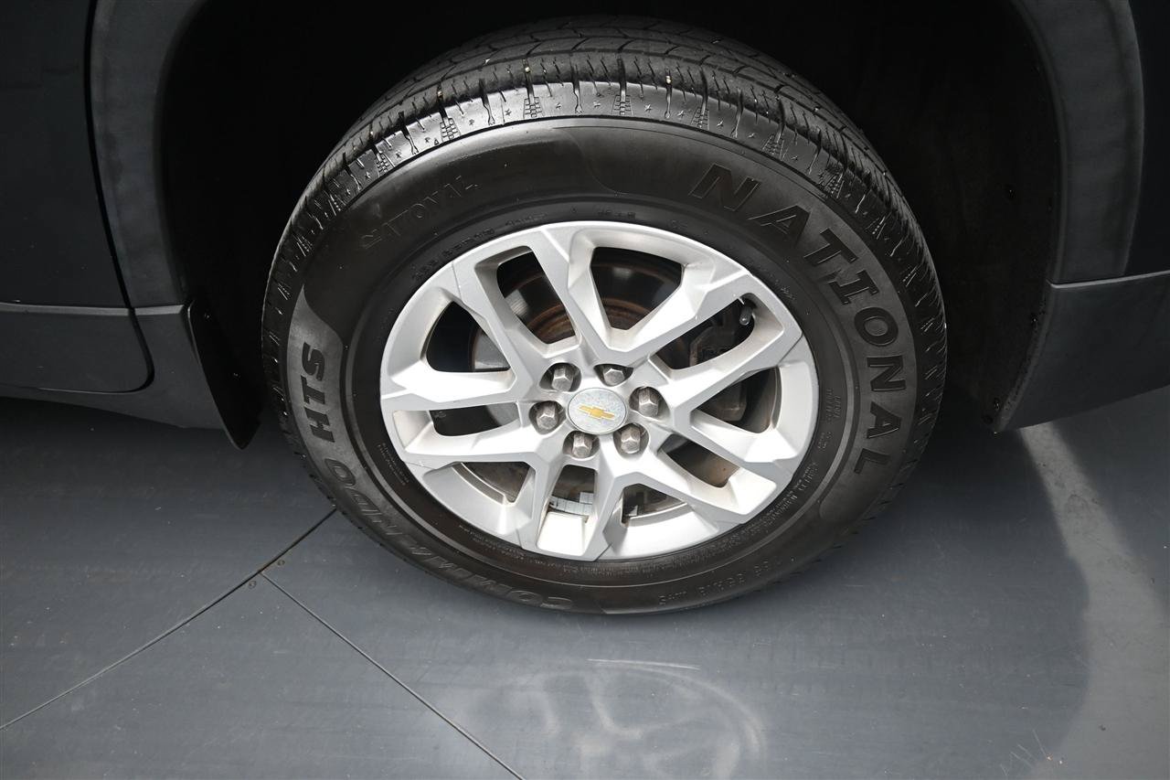 Used 2018 Chevrolet Traverse LS AWD/4WD image 17