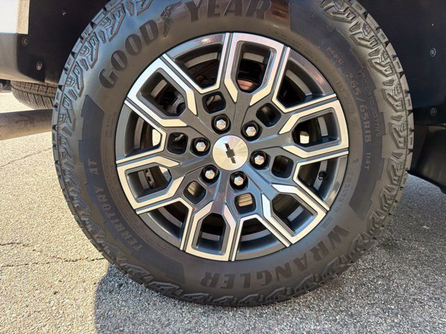Used 2025 Chevrolet Colorado Z71 AWD/4WD image 19
