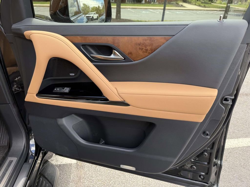 Used 2024 Lexus LX 600 4WD w/ Interior Upgrade Package image 19