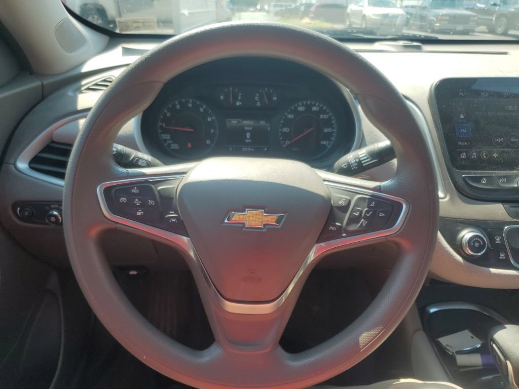 Used 2022 Chevrolet Malibu LS FWD image 17