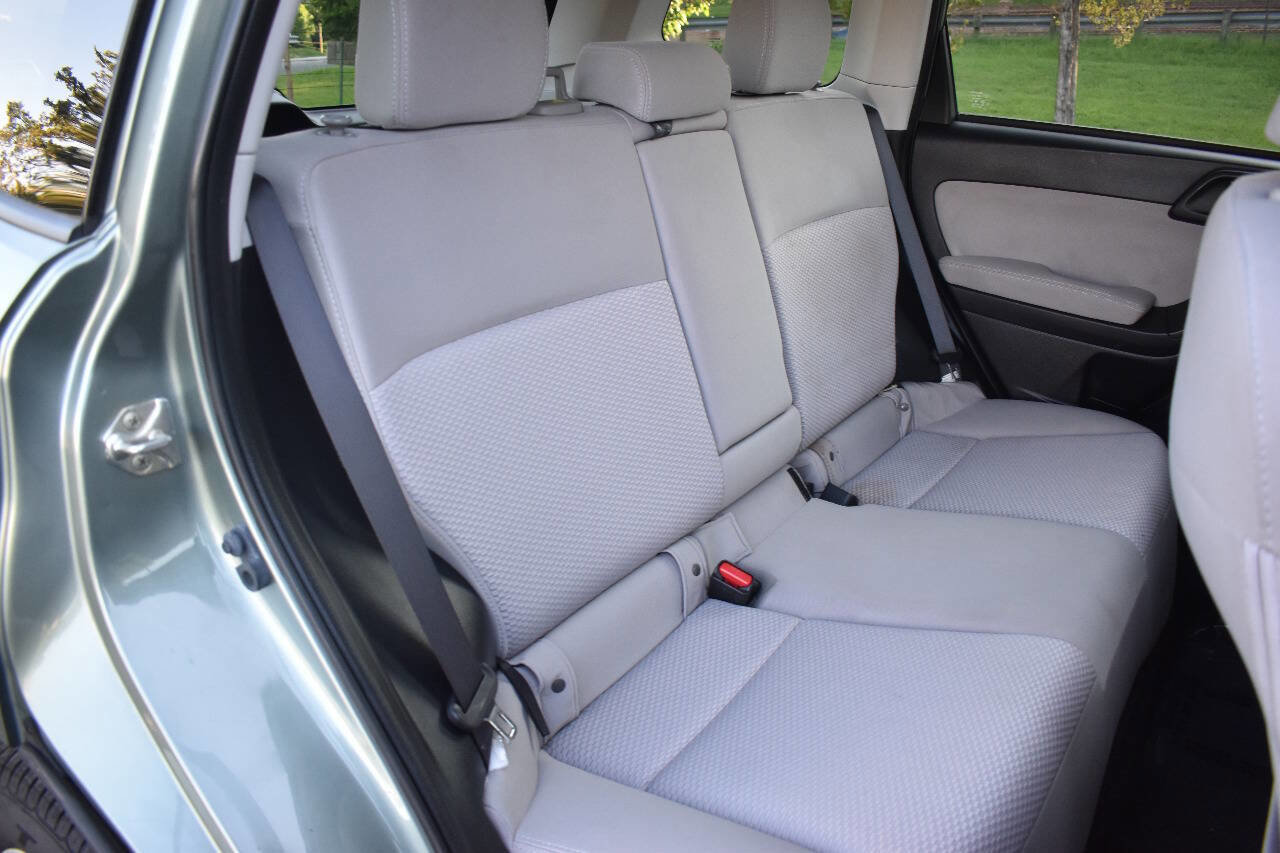 Used 2015 Subaru Forester 2.5i Premium w/ All-Weather Package AWD/4WD image 15