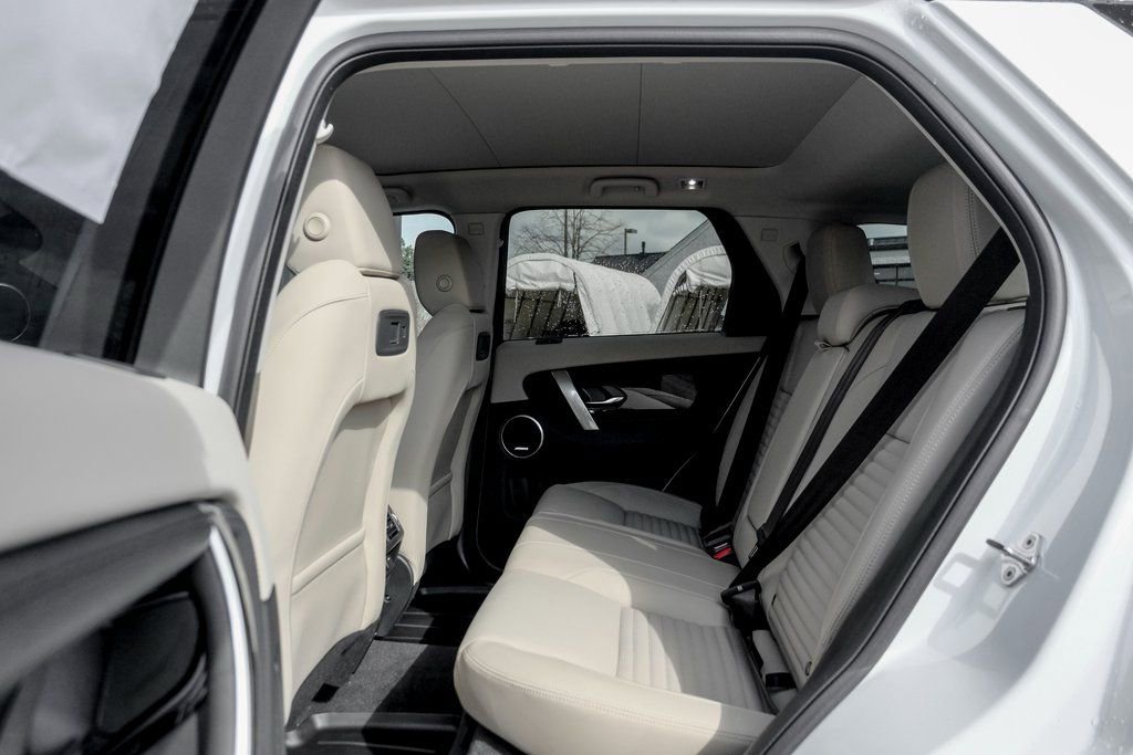 Used 2025 Land Rover Discovery Sport S image 17