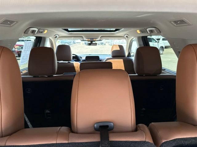 Used 2024 Nissan Pathfinder Platinum w/ Cargo Package AWD/4WD image 12