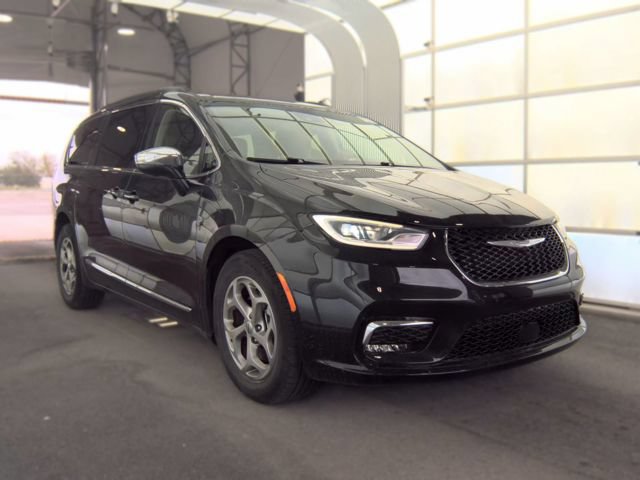 Used 2023 Chrysler Pacifica Limited FWD image 10
