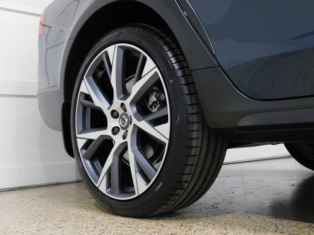 Used 2026 Volvo V90 B6 Cross Country Ultra image 7