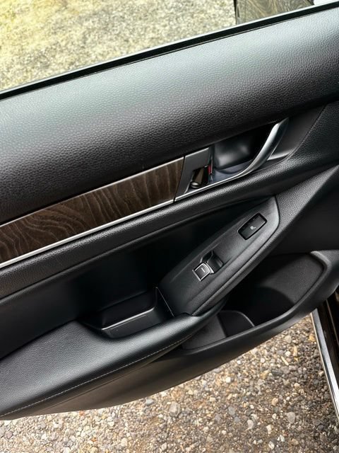 Used 2018 Honda Accord Touring image 14