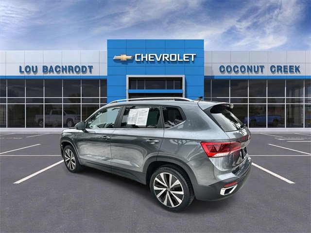 Used 2024 Volkswagen Taos SE image 6