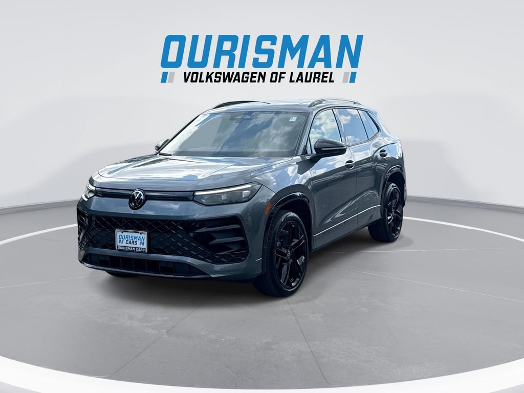Used 2025 Volkswagen Tiguan SE R-Line AWD/4WD image 4