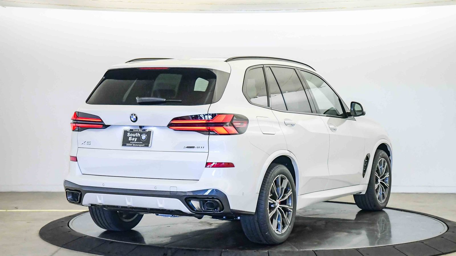 New 2026 BMW X5 xDrive40i w/ M Sport Package AWD/4WD image 5