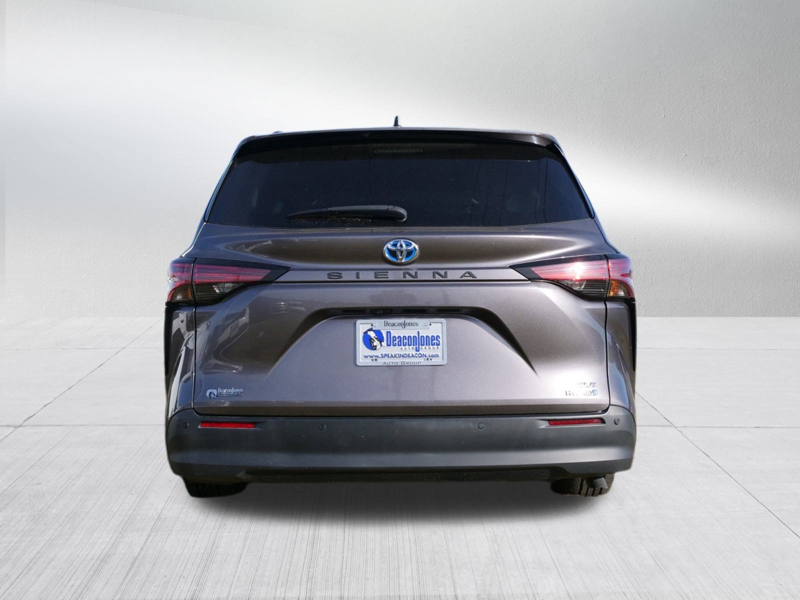 Used 2021 Toyota Sienna XLE FWD image 4