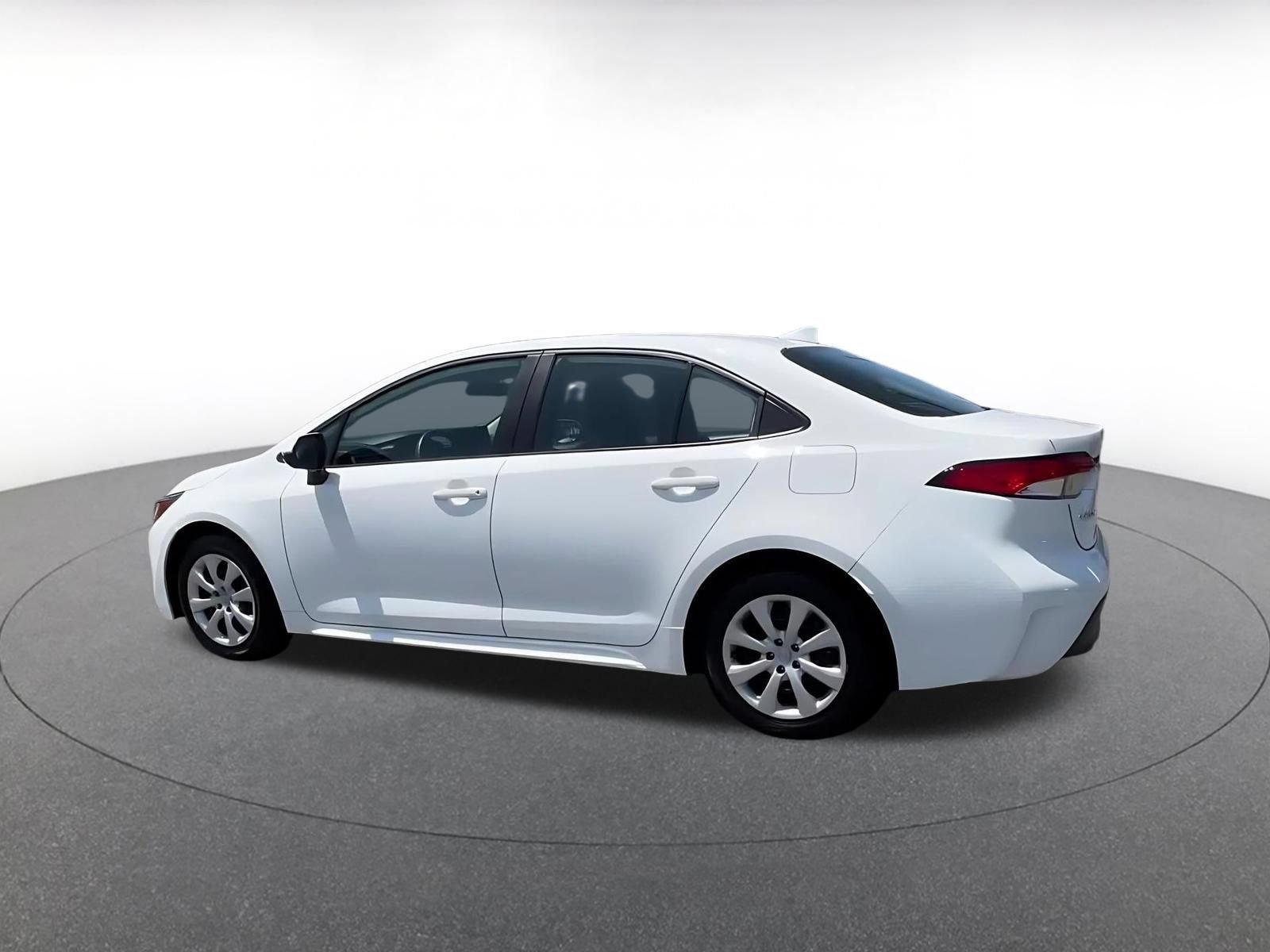 Used 2025 Toyota Corolla LE FWD image 11