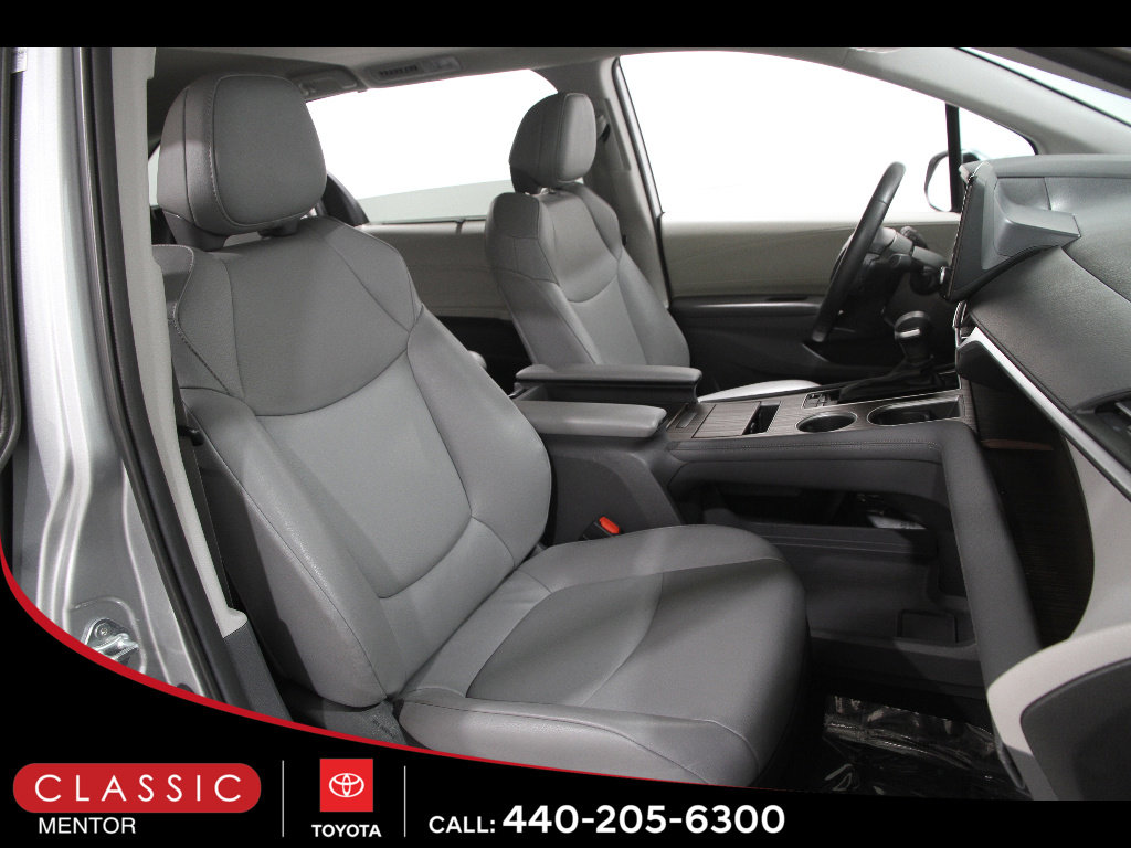 Certified 2024 Toyota Sienna XLE FWD image 18