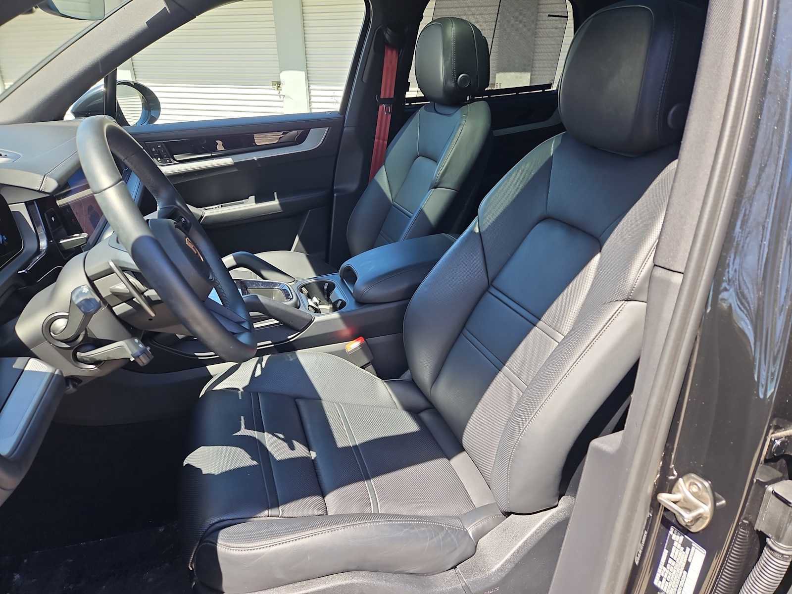 Certified 2025 Porsche Cayenne S AWD/4WD image 17