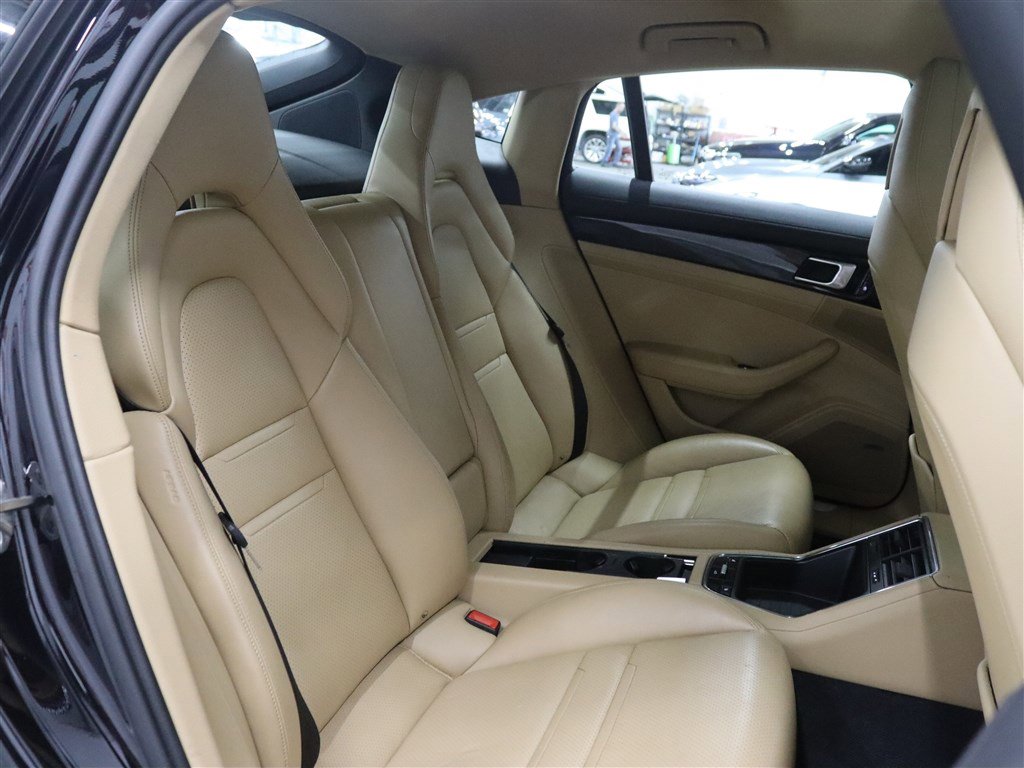 Used 2020 Porsche Panamera image 21