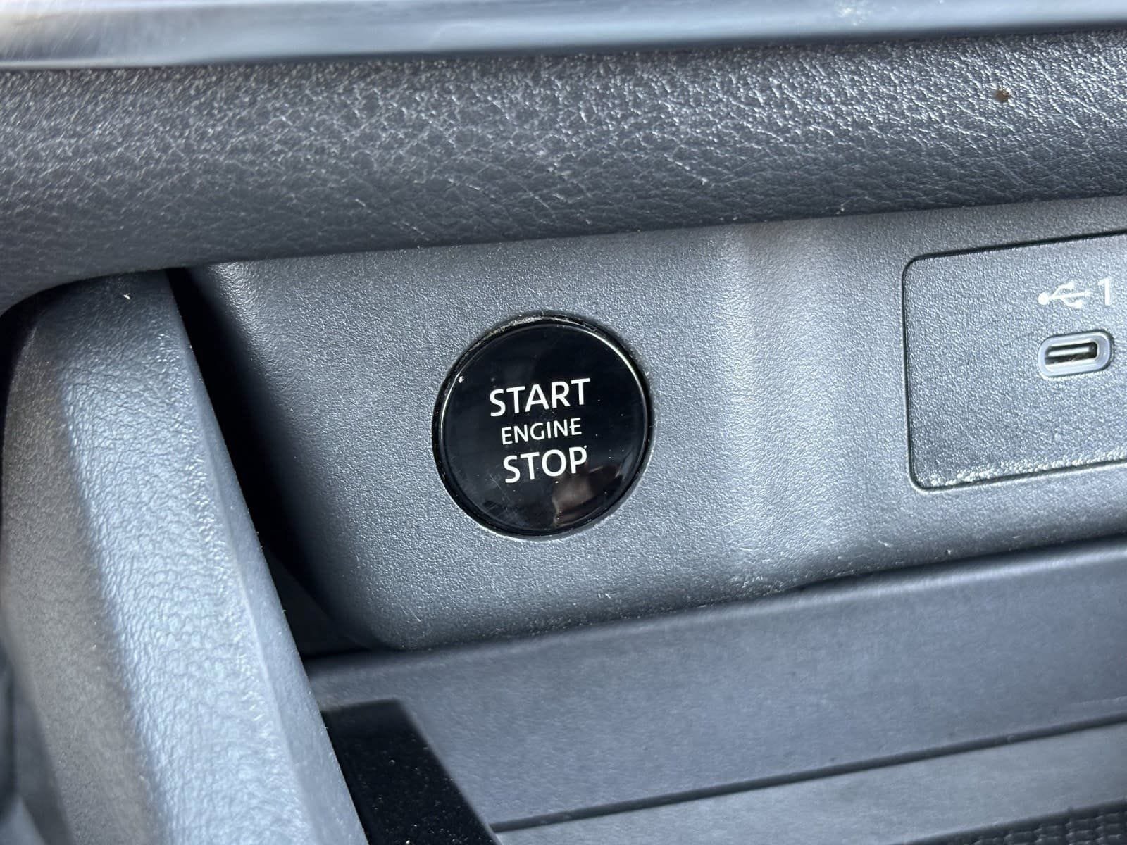 Used 2024 Nissan Rogue SV FWD image 27