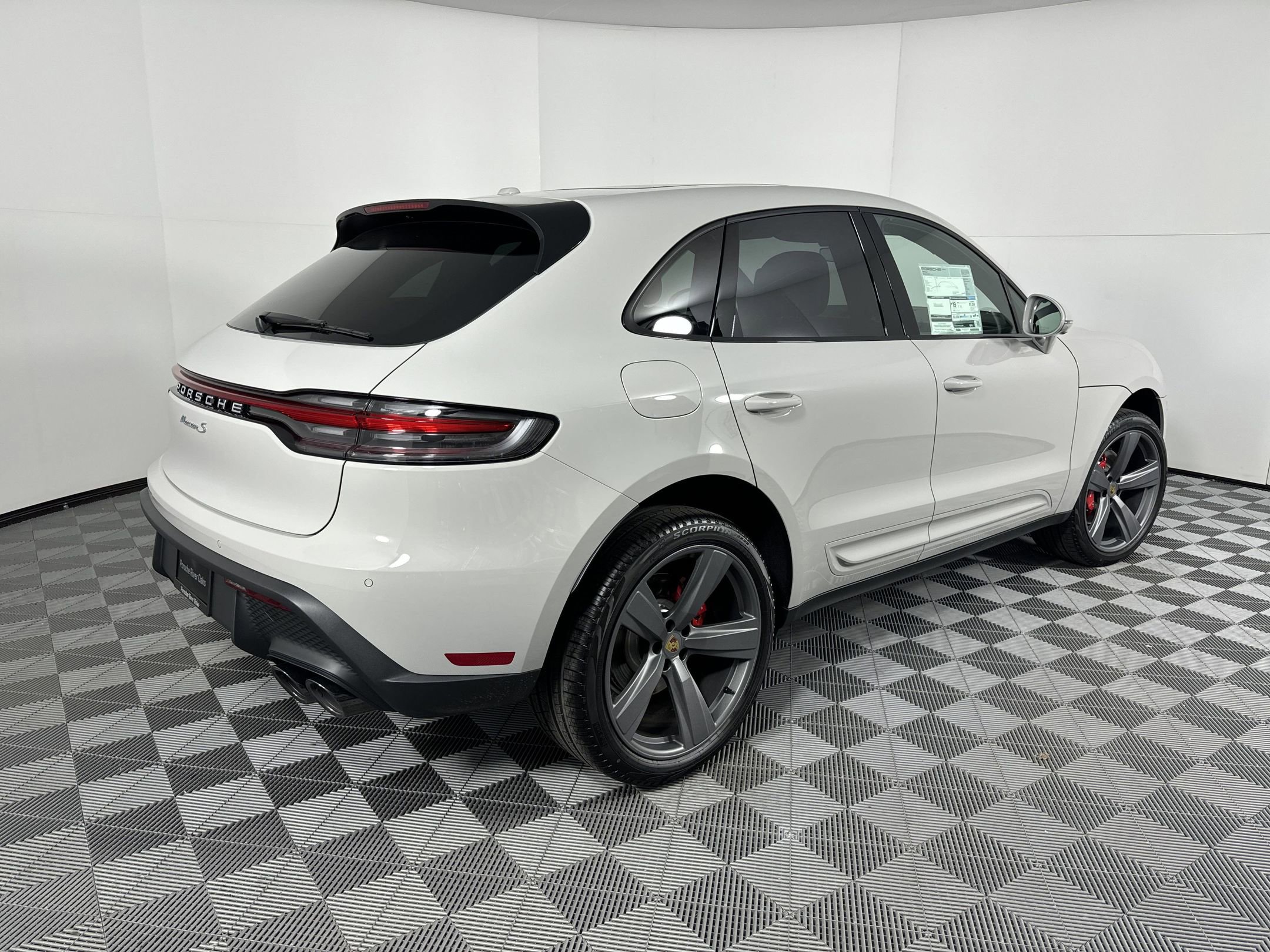 Certified 2025 Porsche Macan S image 7