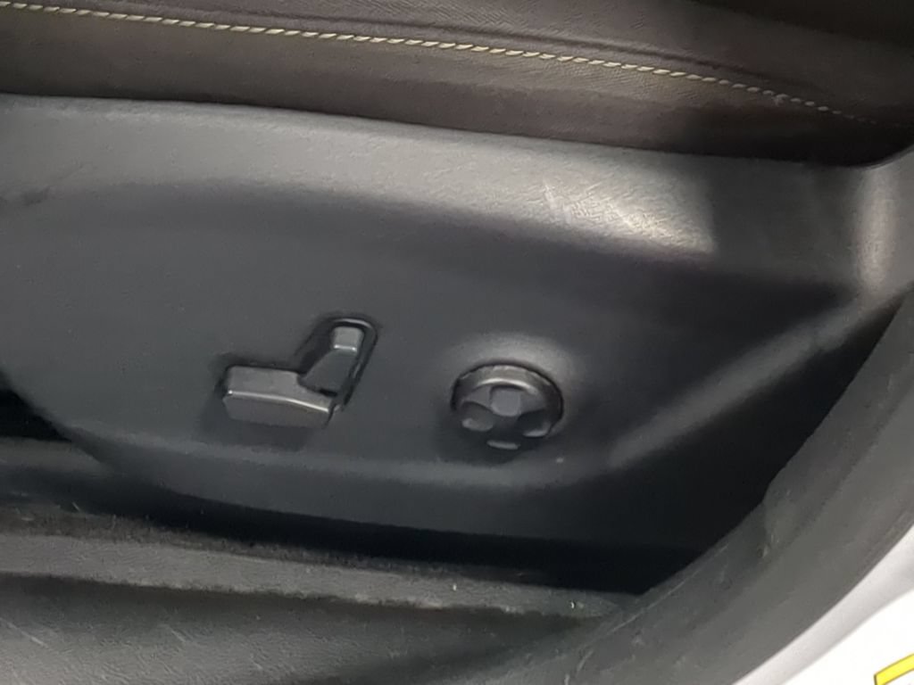 Used 2017 Jeep Cherokee Latitude w/ Comfort/Convenience Group AWD/4WD image 21