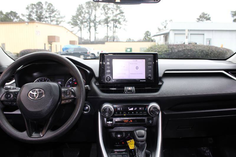 Used 2020 Toyota RAV4 XLE AWD/4WD image 9