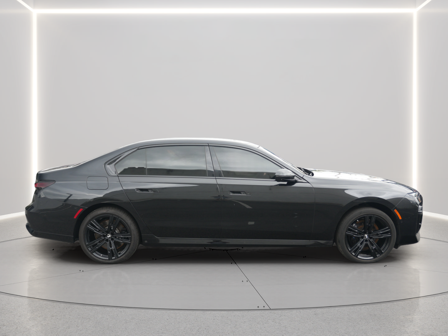 Used 2023 BMW 760i xDrive w/ Executive Package AWD/4WD image 6