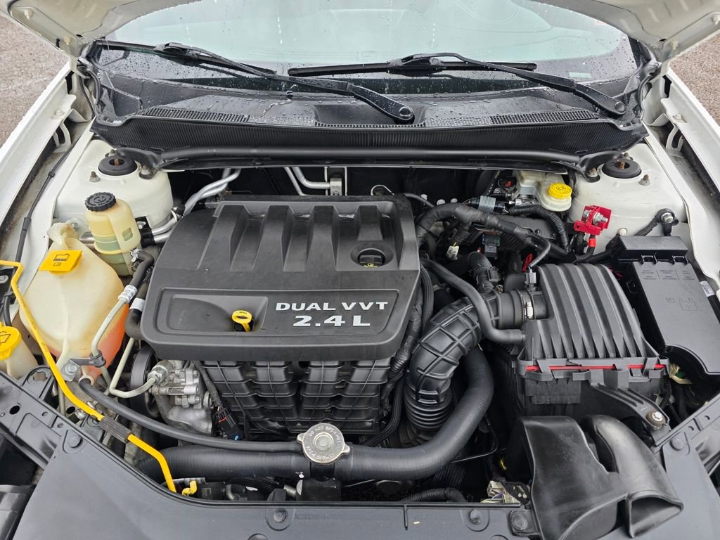 Used 2012 Dodge Avenger SXT image 23