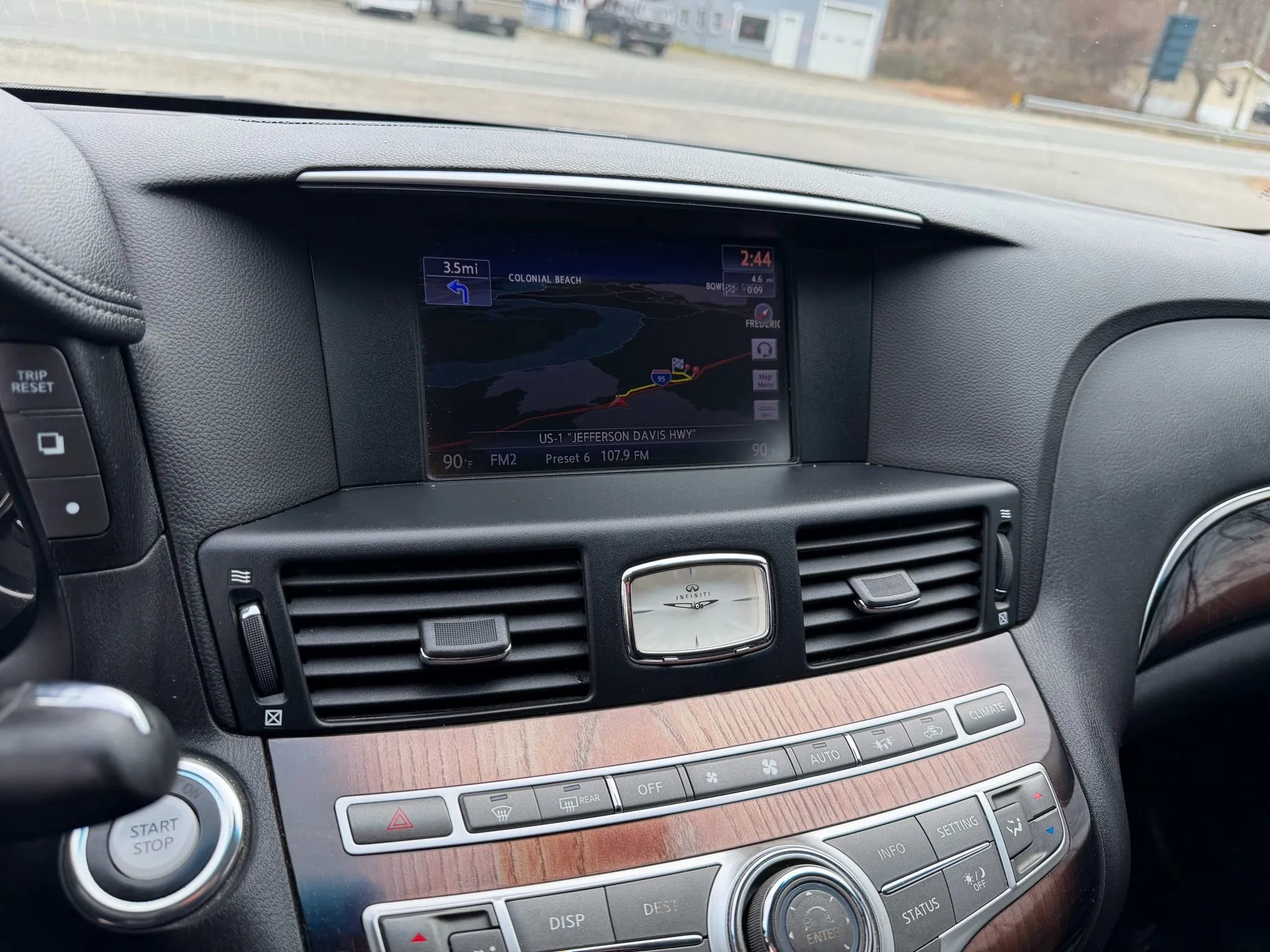 Used 2013 INFINITI M35 w/ Premium Pkg image 23