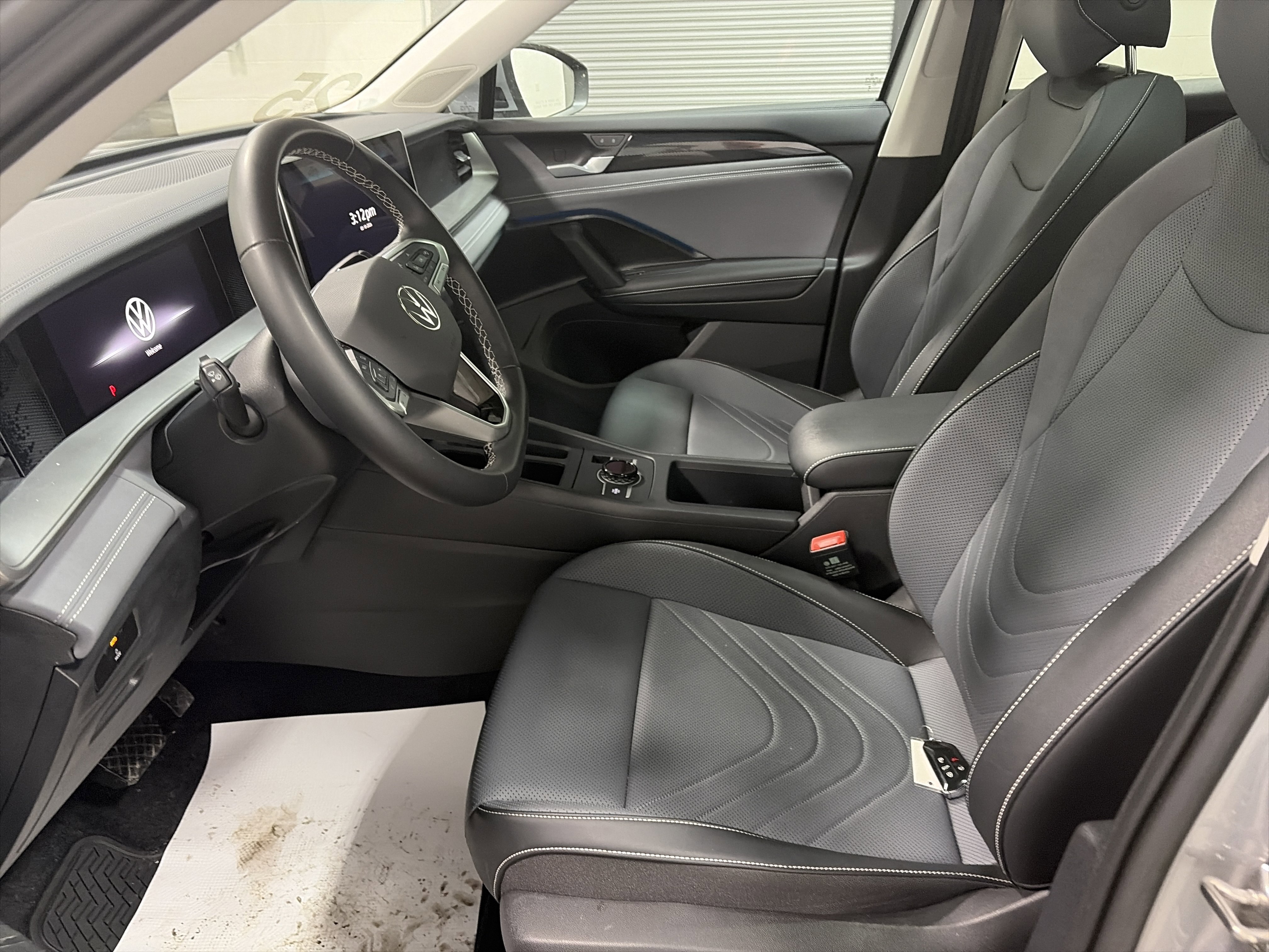 Certified 2025 Volkswagen Tiguan SE image 14