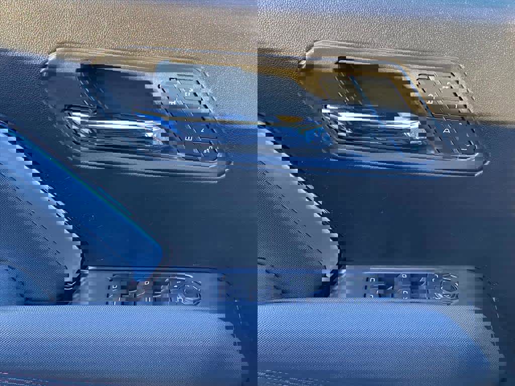 Used 2023 Chevrolet Colorado Z71 w/ Z71 Convenience Package 2 image 23