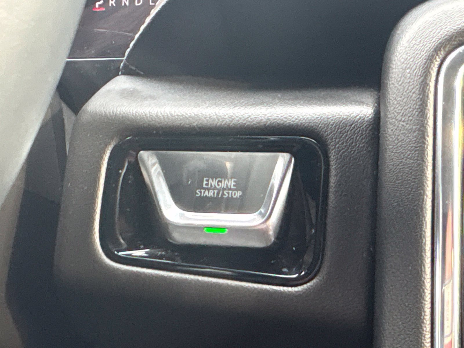 Used 2025 GMC Yukon Denali w/ Sun & Power Step Package AWD/4WD image 32