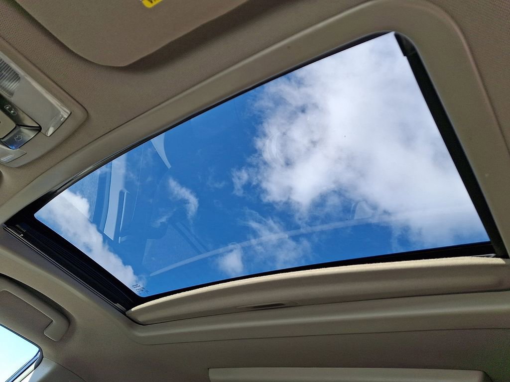 Used 2017 Toyota Sienna XLE Premium image 16