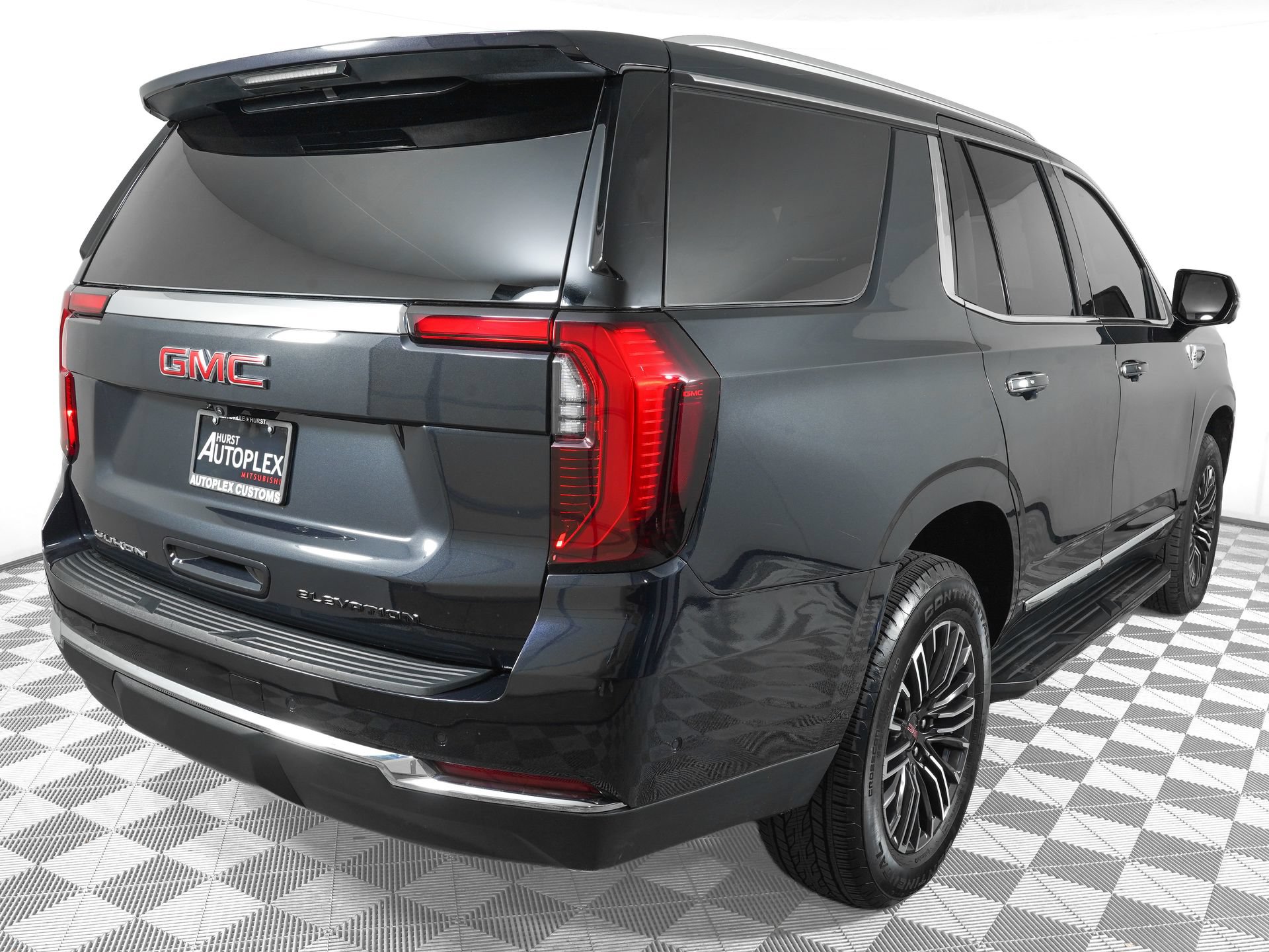 Used 2025 GMC Yukon Elevation AWD/4WD image 5