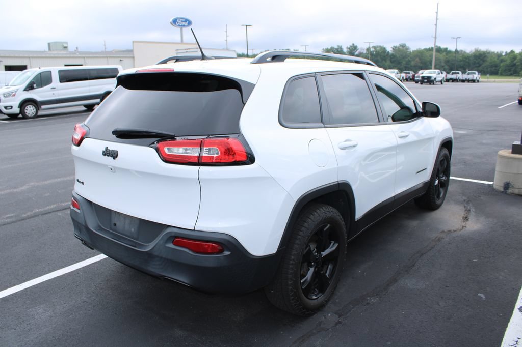 Used 2018 Jeep Cherokee Latitude w/ Altitude Package AWD/4WD image 5