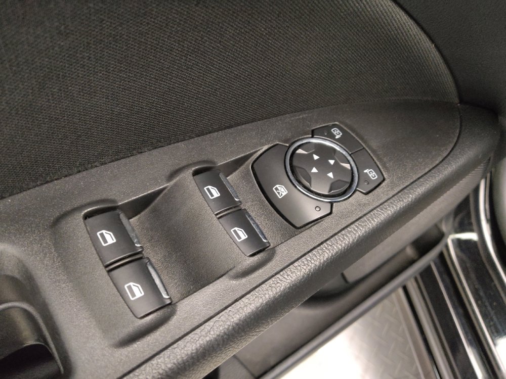 Used 2020 Ford Fusion SE image 27