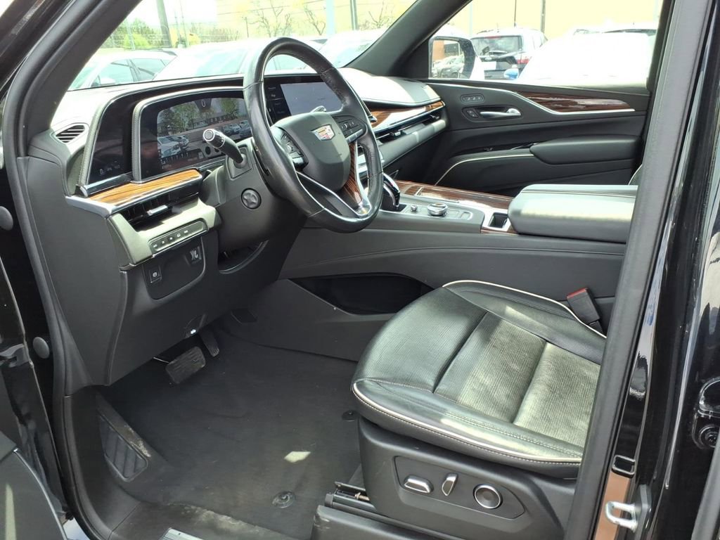Used 2021 Cadillac Escalade Premium Luxury w/ LPO, Illumination Package AWD/4WD image 10