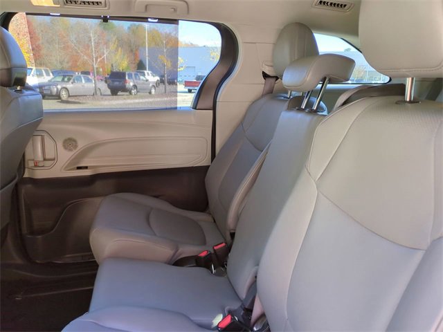 Used 2024 Toyota Sienna XLE image 14