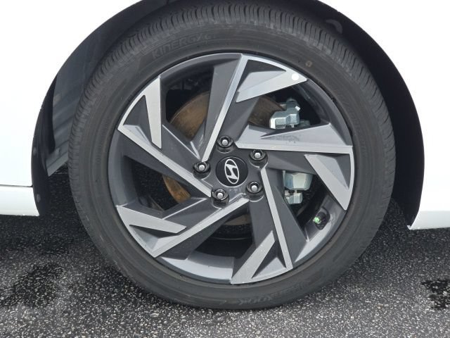 Certified 2025 Hyundai Elantra SEL FWD image 24