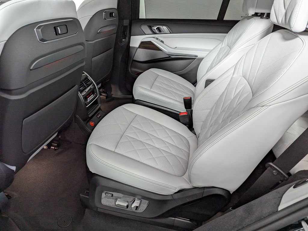 Used 2025 BMW X7 xDrive40i w/ Premium Package AWD/4WD image 51