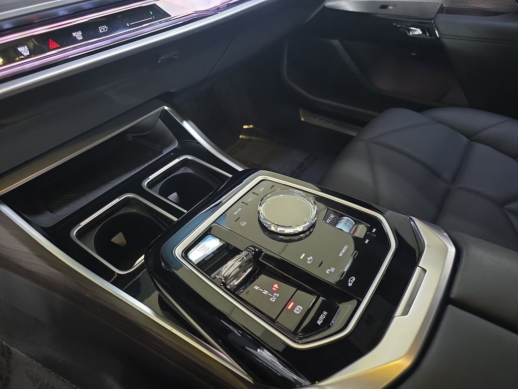 Used 2023 BMW 740i w/ Parking Assistance Package image 26