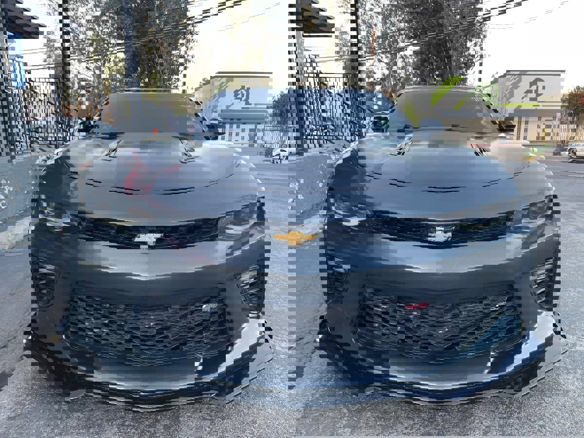 Used 2018 Chevrolet Camaro SS image 2