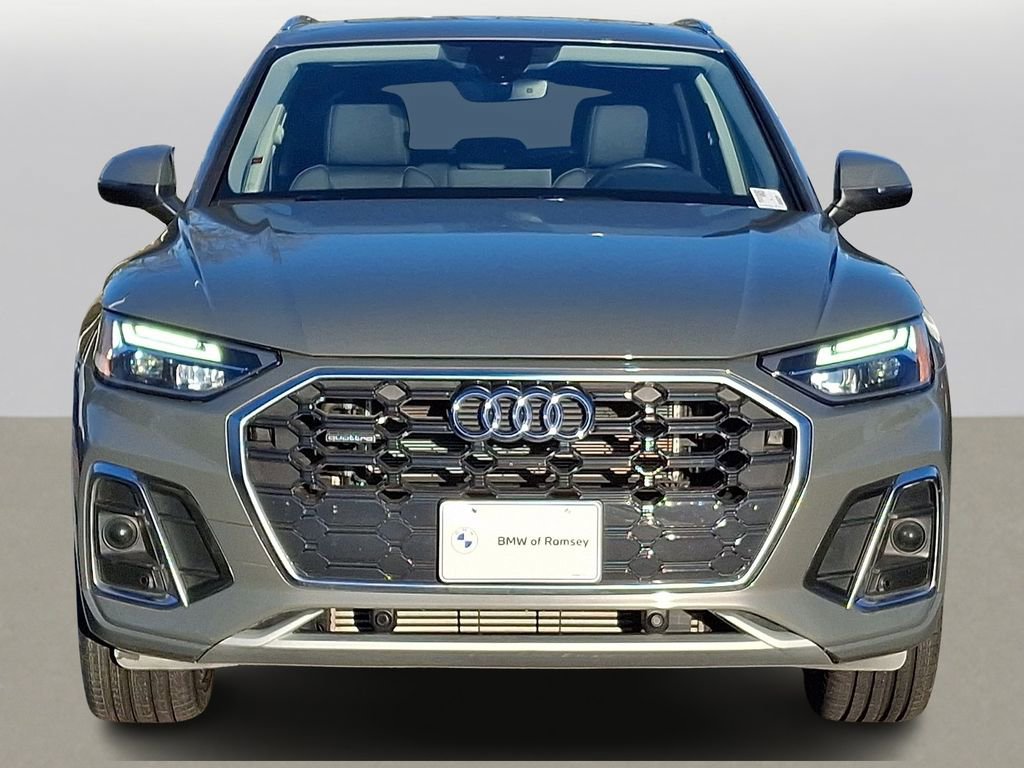 Used 2023 Audi Q5 e Premium w/ Convenience Package image 2