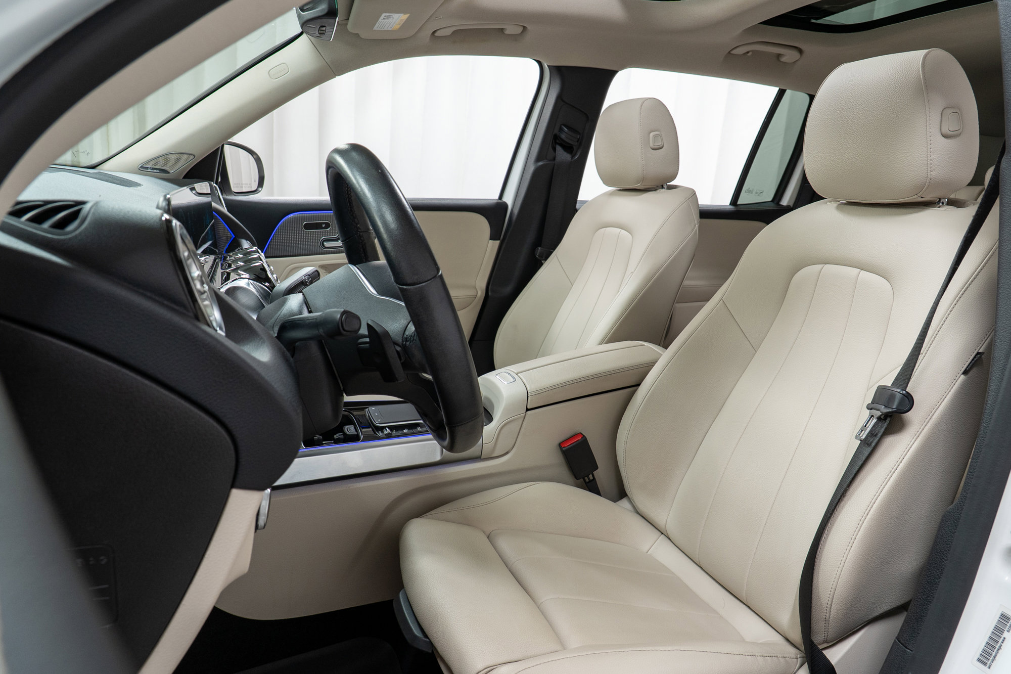 Certified 2021 Mercedes-Benz GLB 250 4MATIC w/ Premium Package image 13