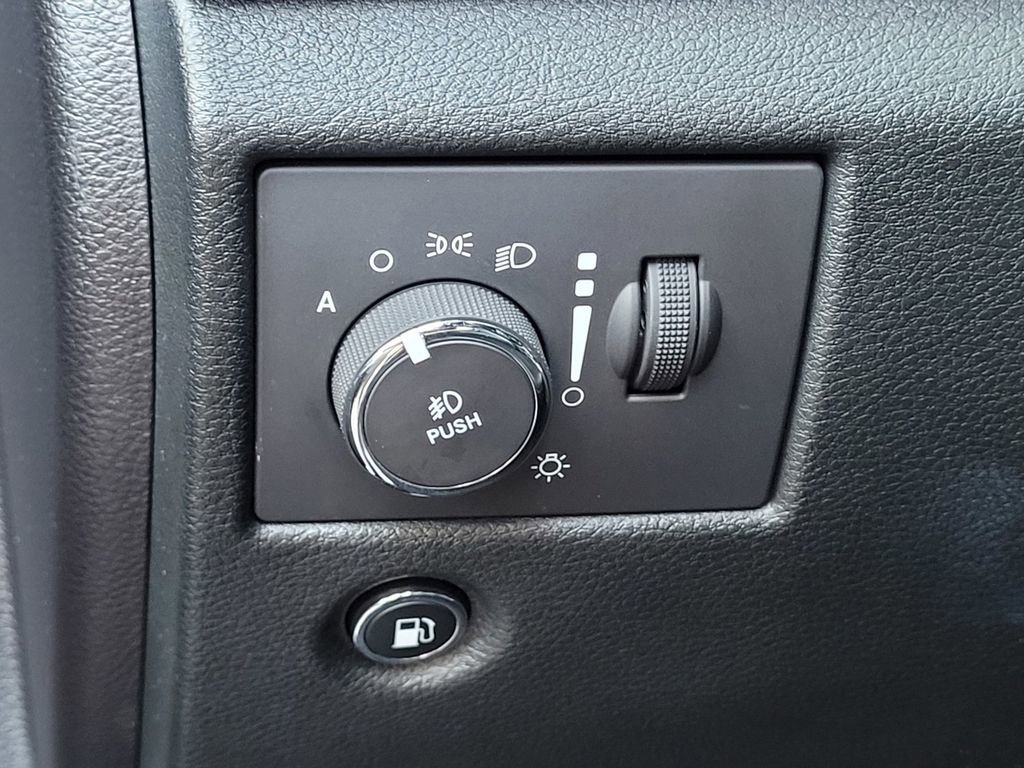 Used 2015 Jeep Grand Cherokee Overland RWD image 11