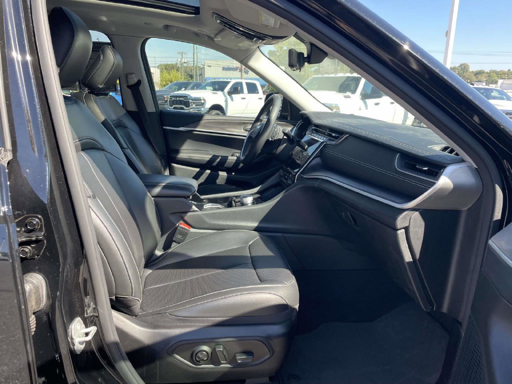 Used 2023 Jeep Grand Cherokee L Limited w/ Luxury Tech Group II AWD/4WD image 15