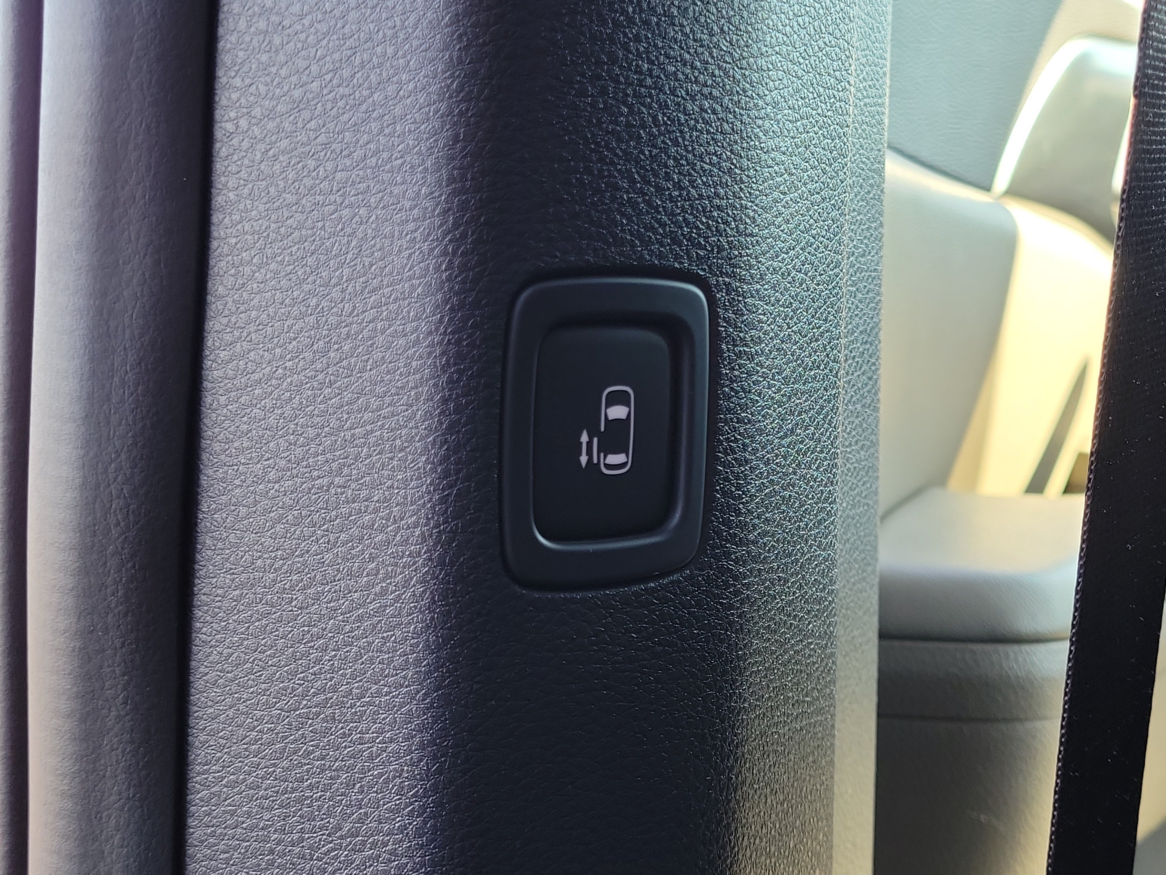Used 2026 Kia Carnival FWD image 14