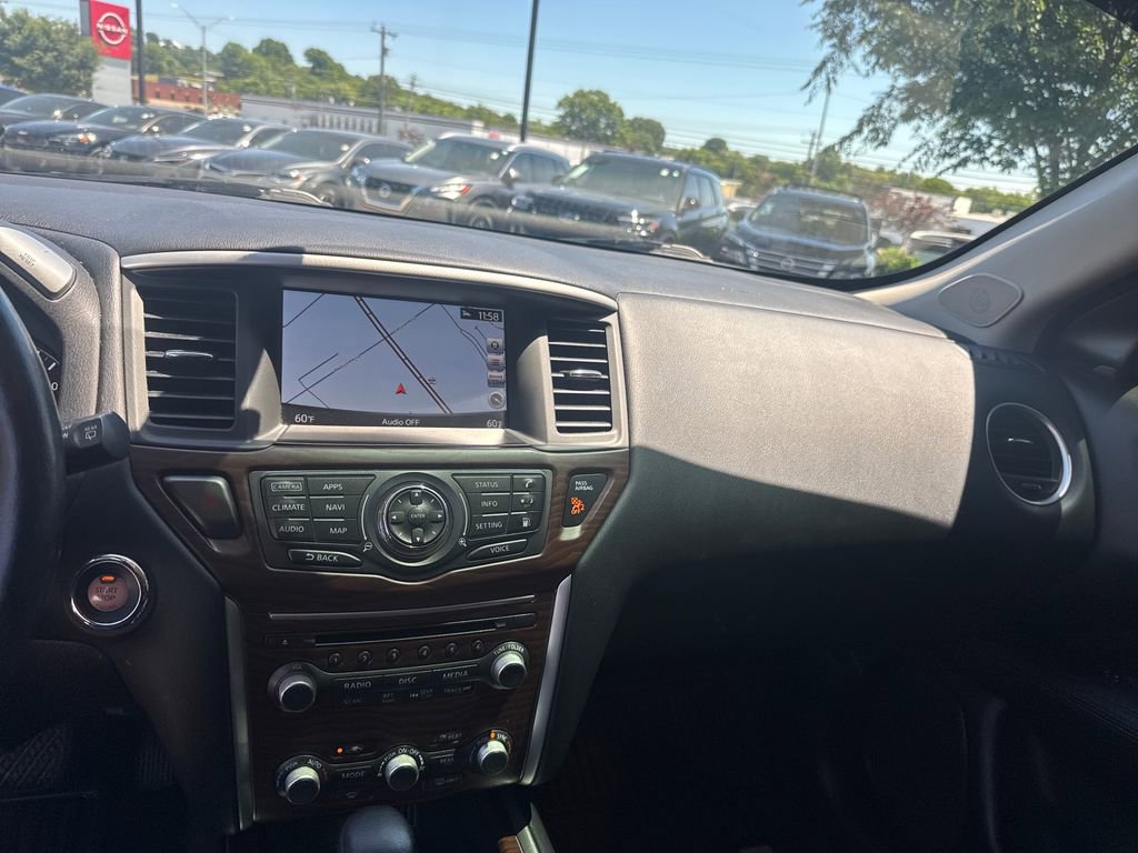Used 2019 Nissan Pathfinder Platinum AWD/4WD image 14