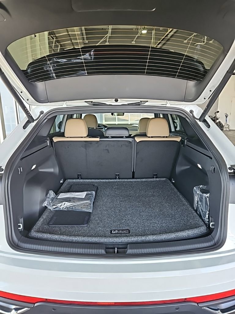 New 2026 Volkswagen Atlas Cross Sport SE image 19